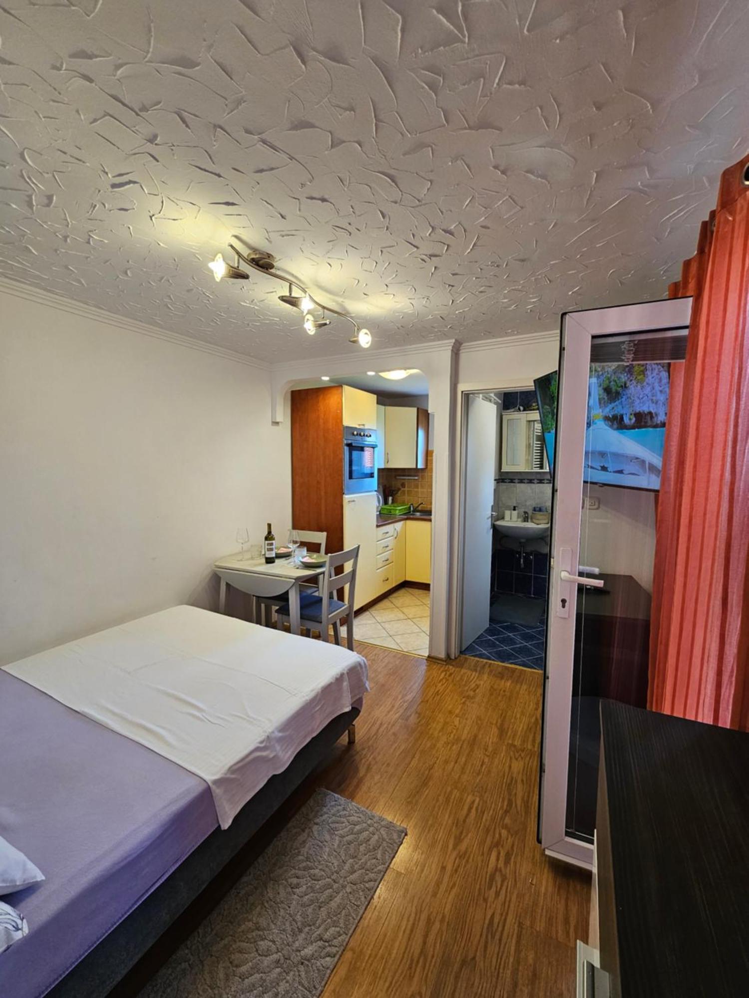 17 Apartment